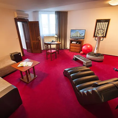 布里奥尼套房酒店